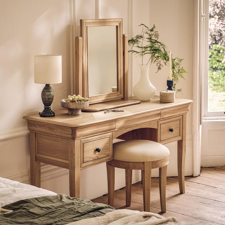 Bordeaux Dressing Stool - Round - Natural - Oak - Padded