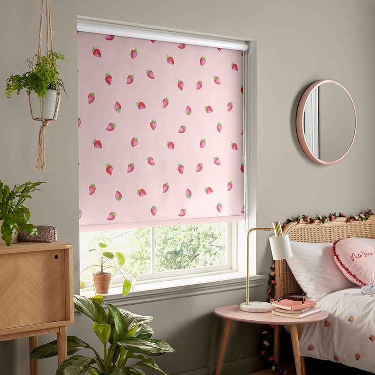 Skinny Dip Roller Blind - Strawberry Pink