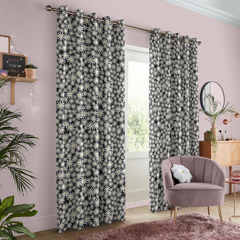 Skinny Dip Curtain - Daisy Black