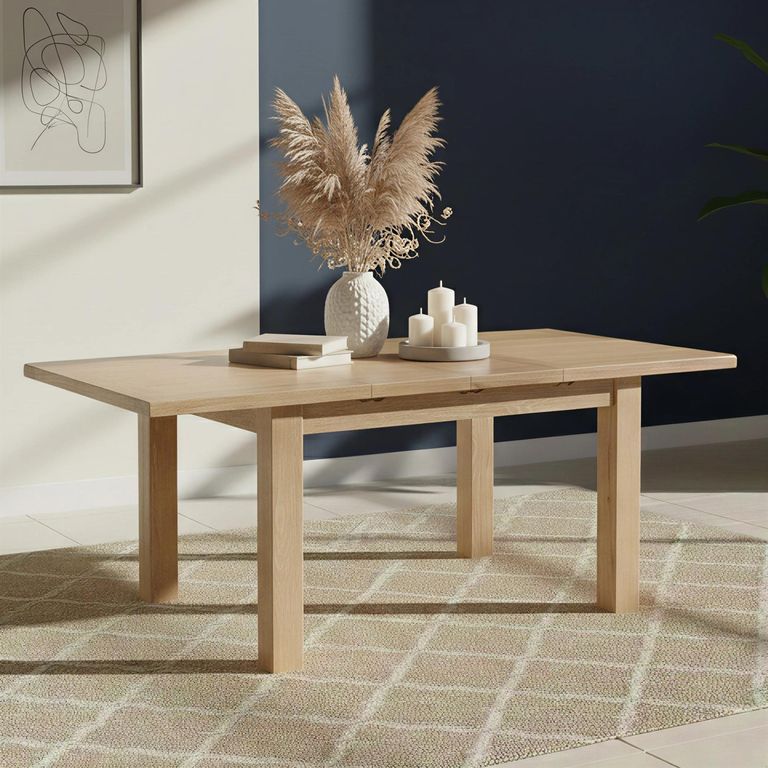 Wilmont Extending Dining Table - 4-8 Seater - 132cm-198cm - Oak