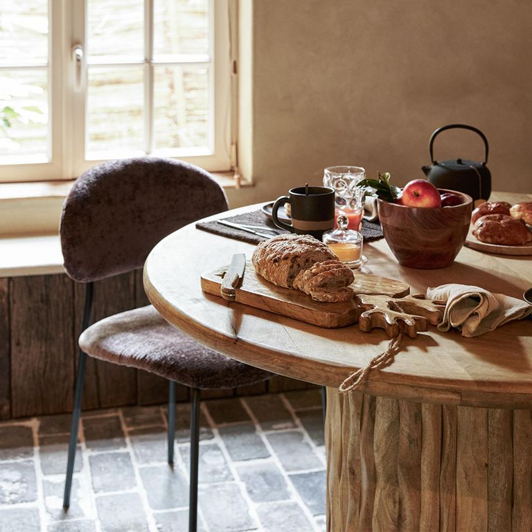 Curved Dining Table - 122cm - 4 Seater - Round - Waved Desgin - Natural - Wood