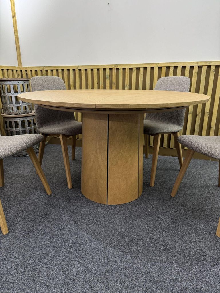 Extending Dining Table - 4-6 Seater - 123cm-149cm - Round - Oak - SM33 - EX Display