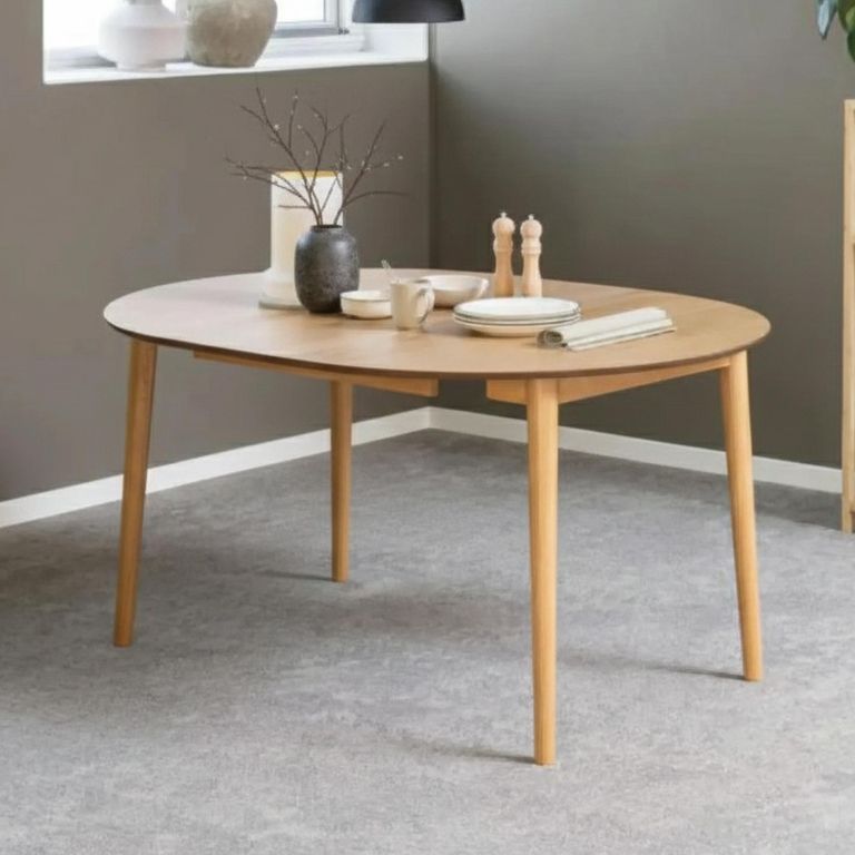 Montreux Round Extending Dining Table - 4-6 Seater - 115cm-154cm - Oak