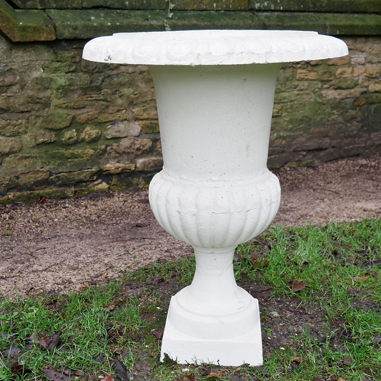 Garden Urn - Off White - Metal