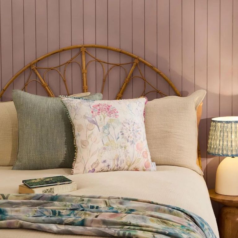 Clearance - Country Cream Hedgerow Printed Square Cover - FSS16422