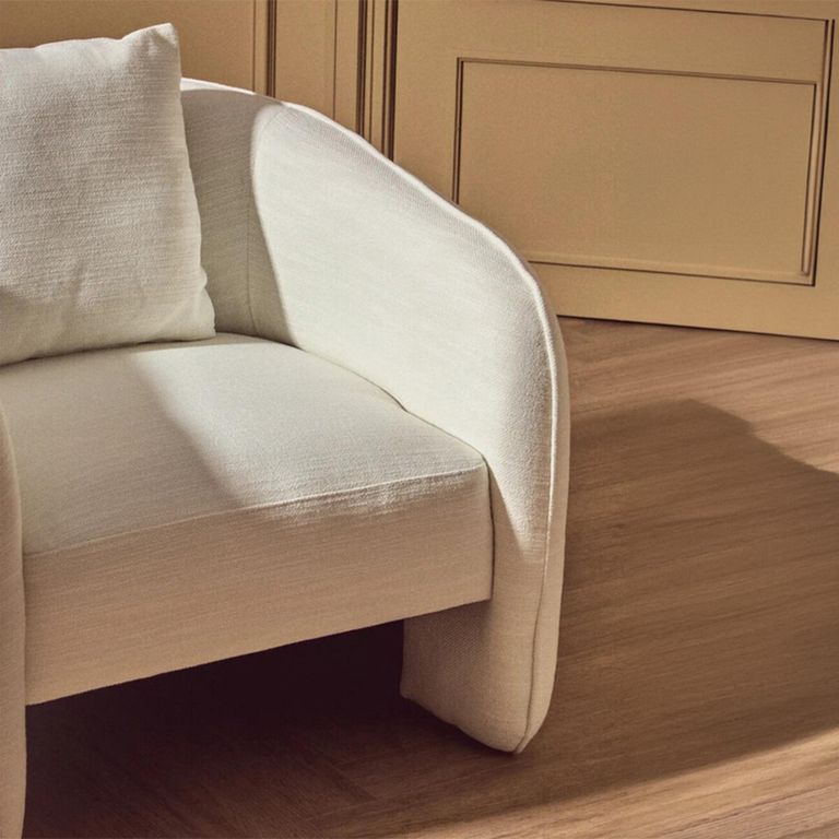 Bilani Chair - Curved - Cream Linen Fabric