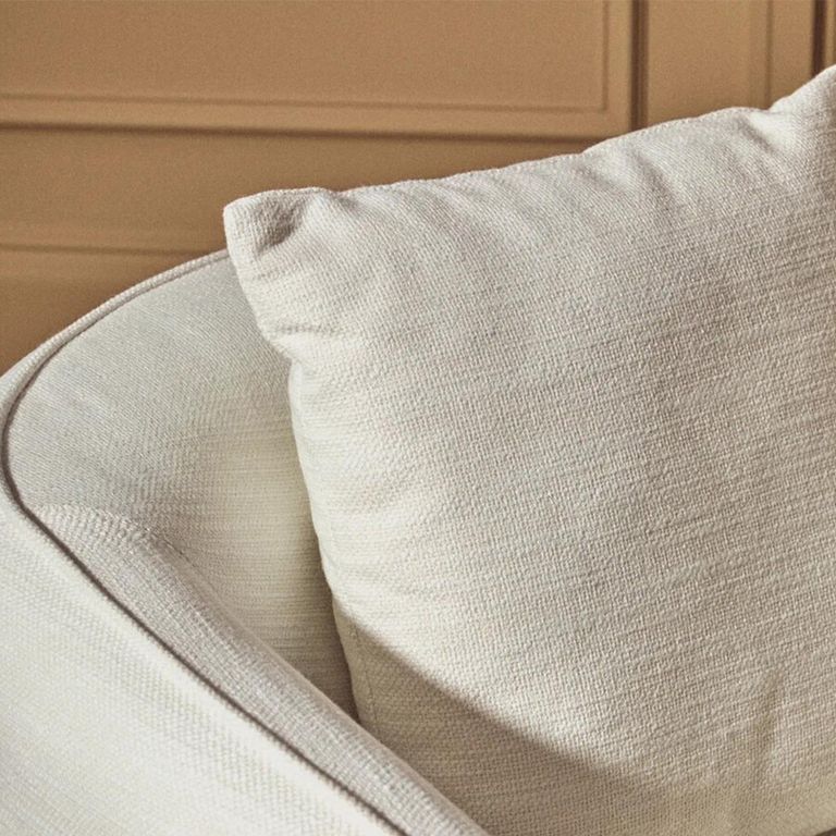Bilani Chair - Curved - Cream Linen Fabric