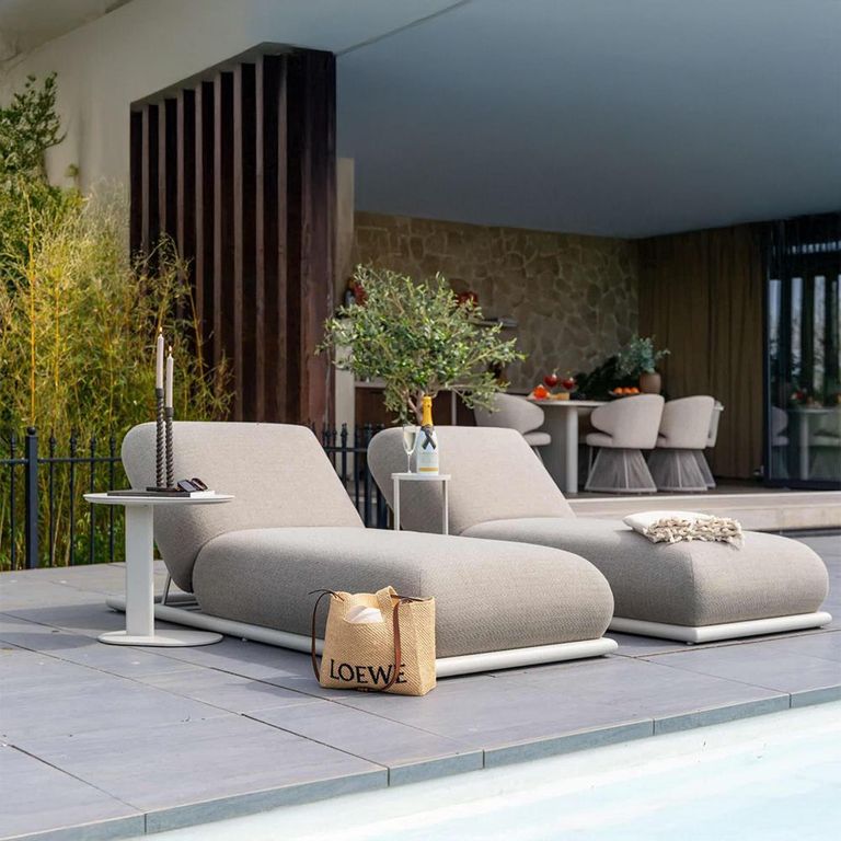 Quinn Outdoor End Table - Oval - Light Beige - Aluminum