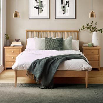 Belton Spindle Oak Bed - Sizes Available