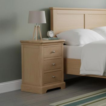 Cromwell Oak 3 Drawer Bedside Cabinet