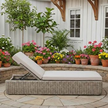 Skala Light Rattan Outdoor Lounger