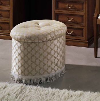 Nostalgia Italian Cream Crystal Round Pouffe