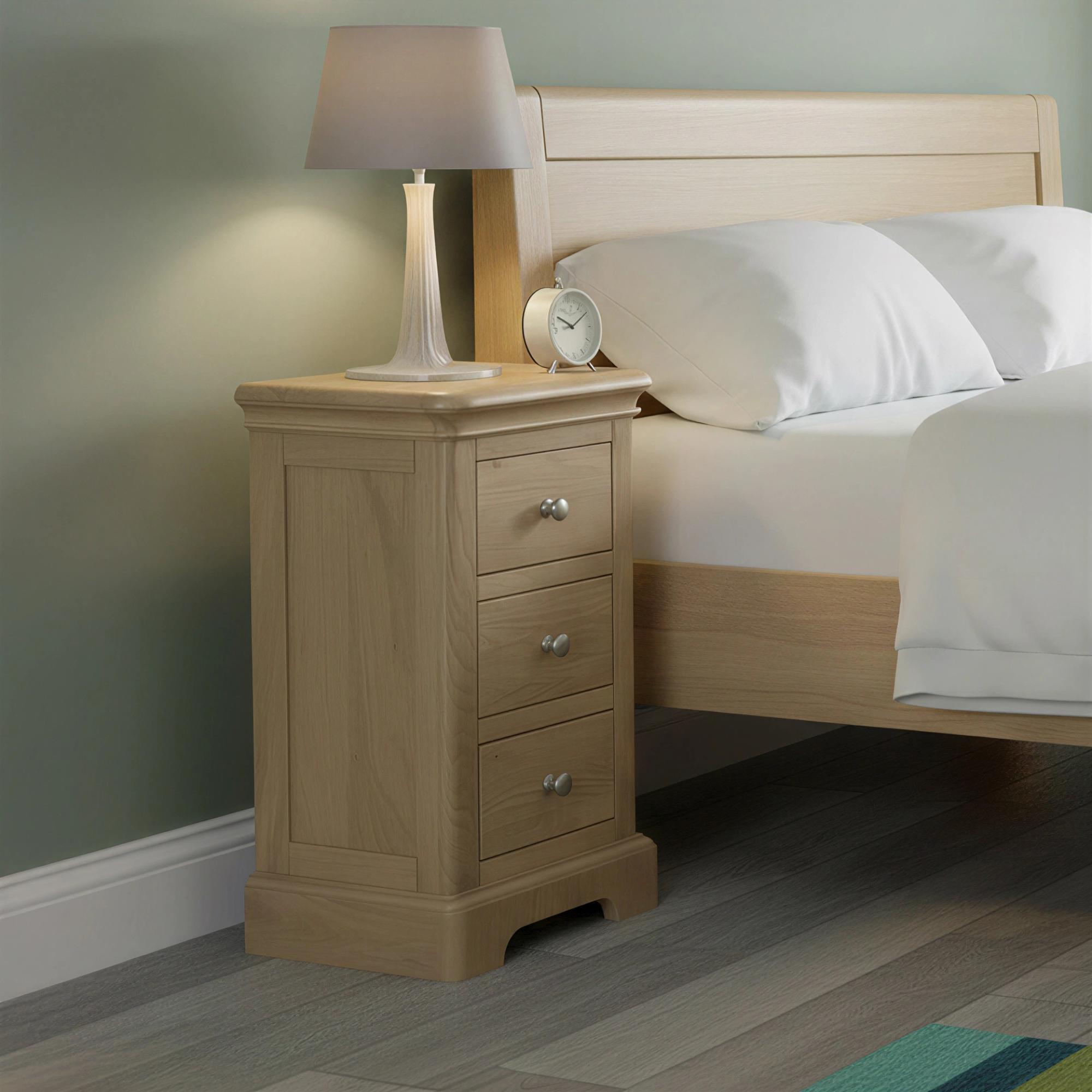 Cromwell Bedside Cabinet - 3 Drawer Compact - Oak