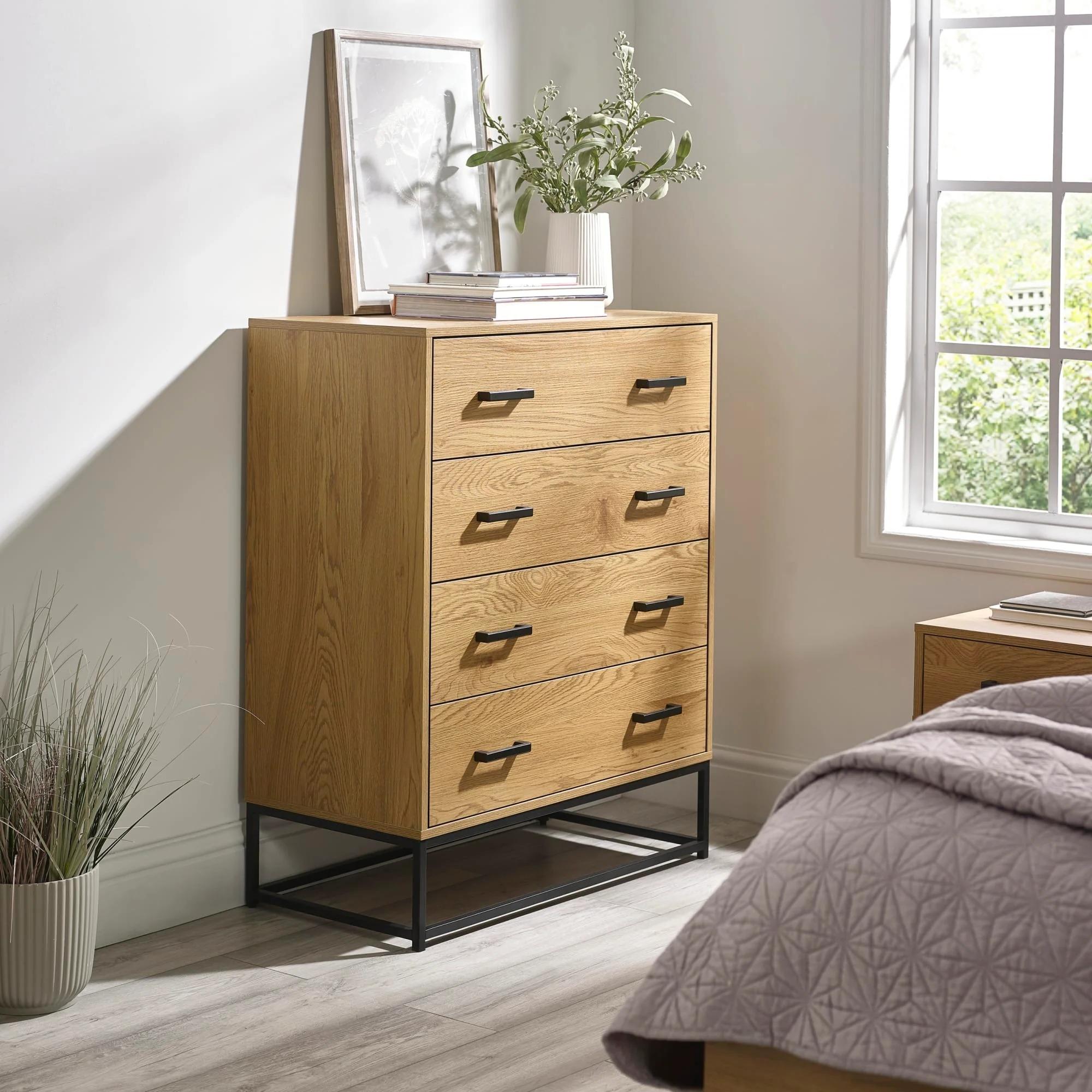 Harlow Light Oak Effect Chest of Drawers - 4 Drawer