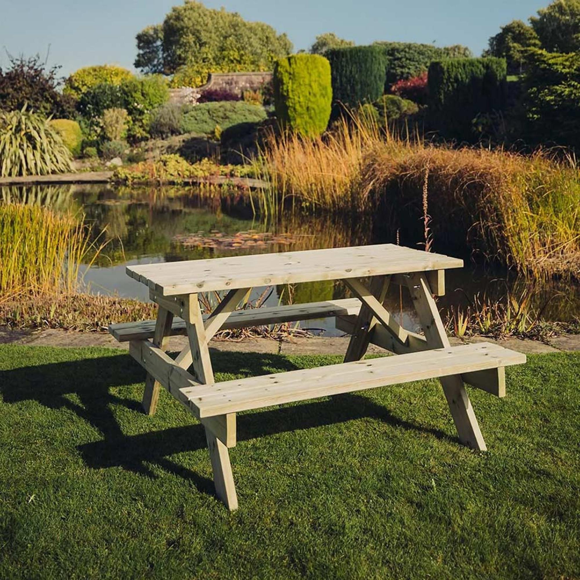 Traditional Garden Picnic Table - 140cm - Redwood