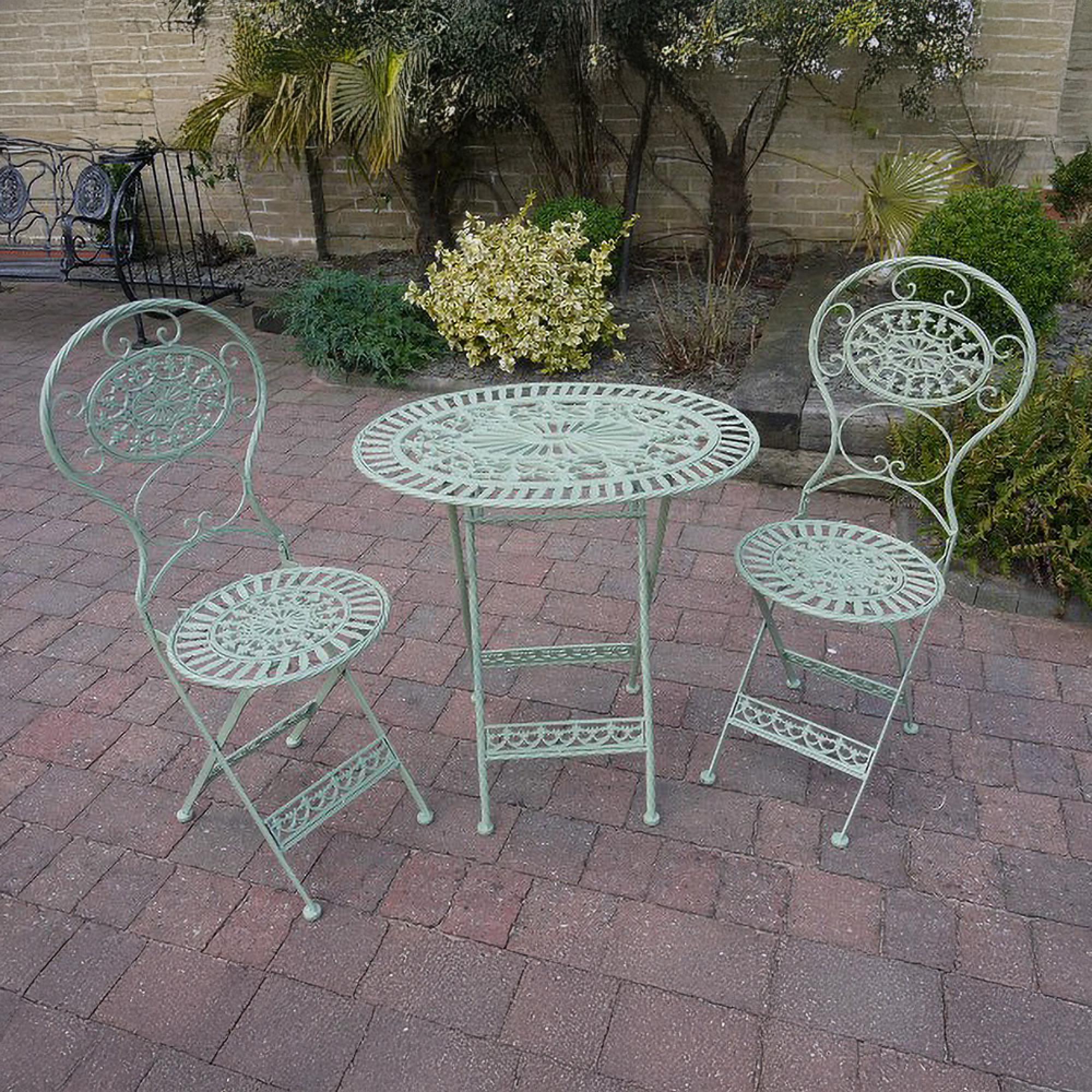 Garden Table - Green Metal - Oval - with 2 Chairs