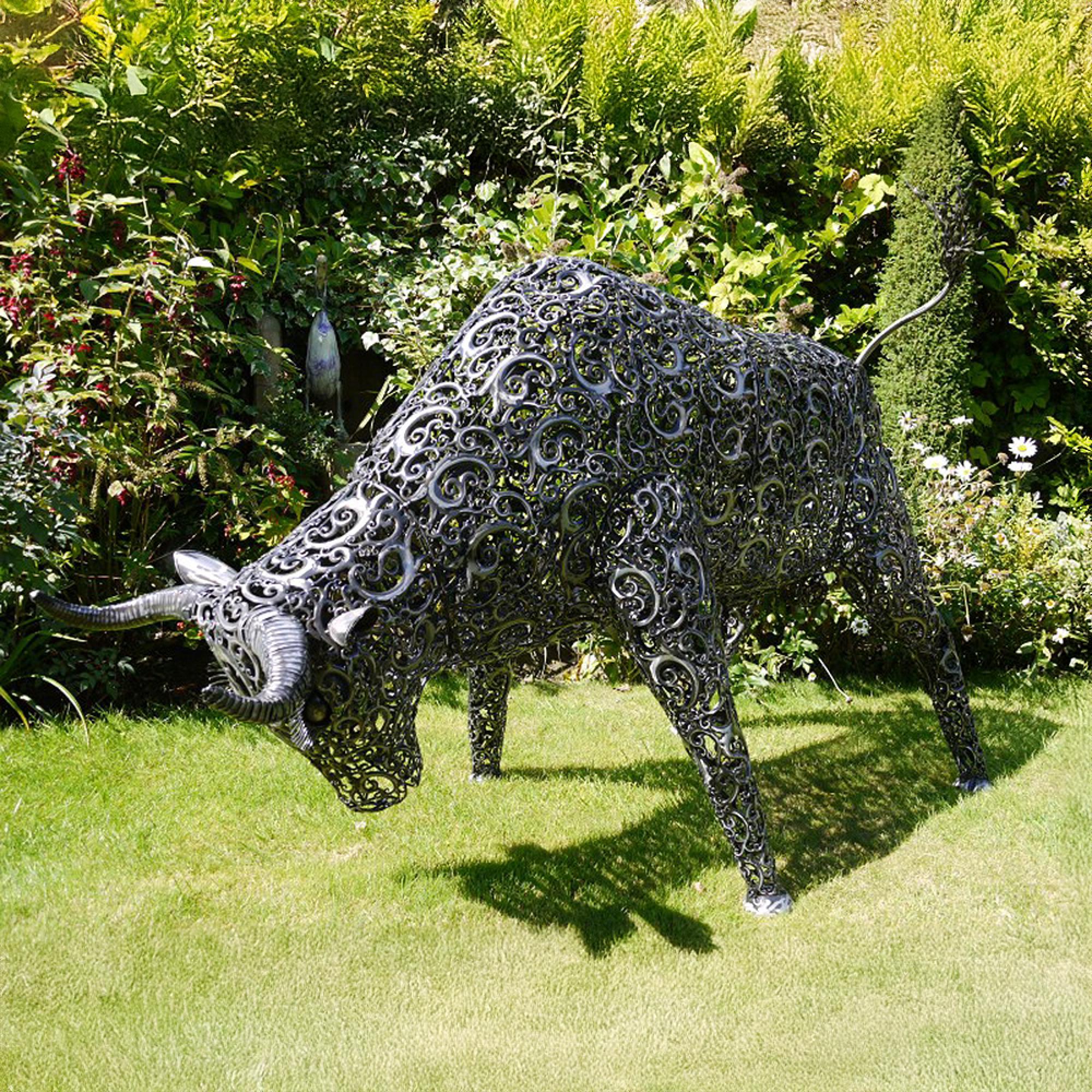 Garden Bull Statue - Metal