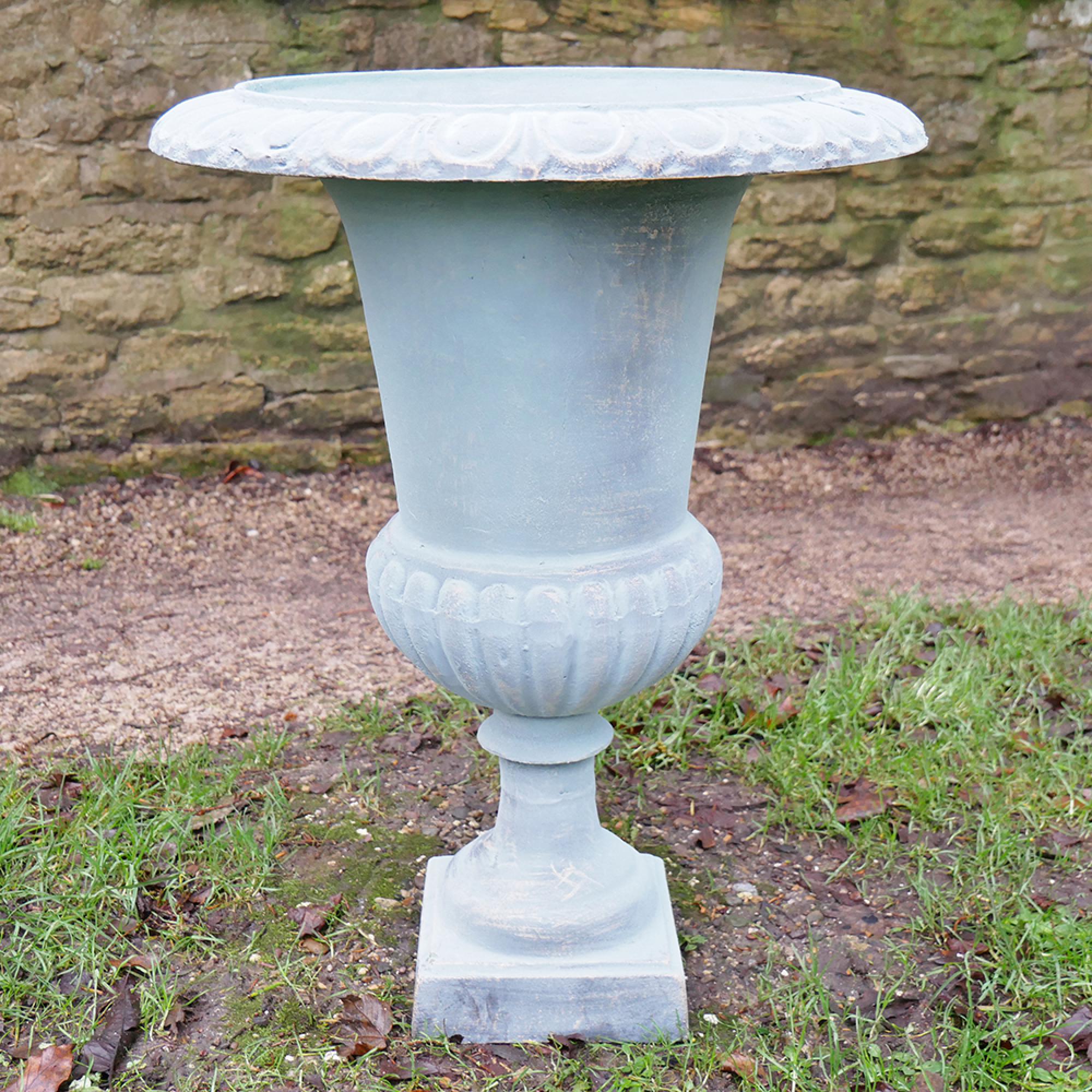 Garden Urn - Off Cream - Large - Metal