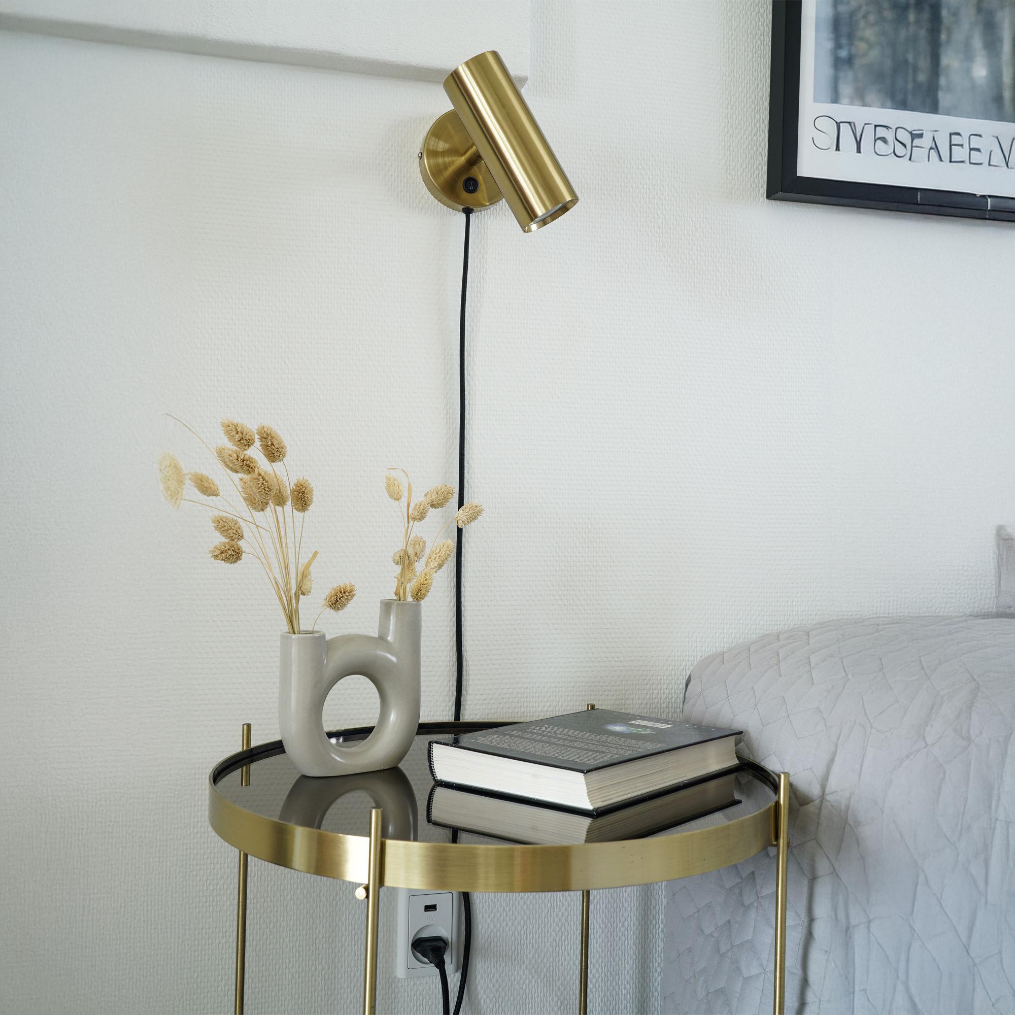 Yacolt Wall Lamp - Brass Metal