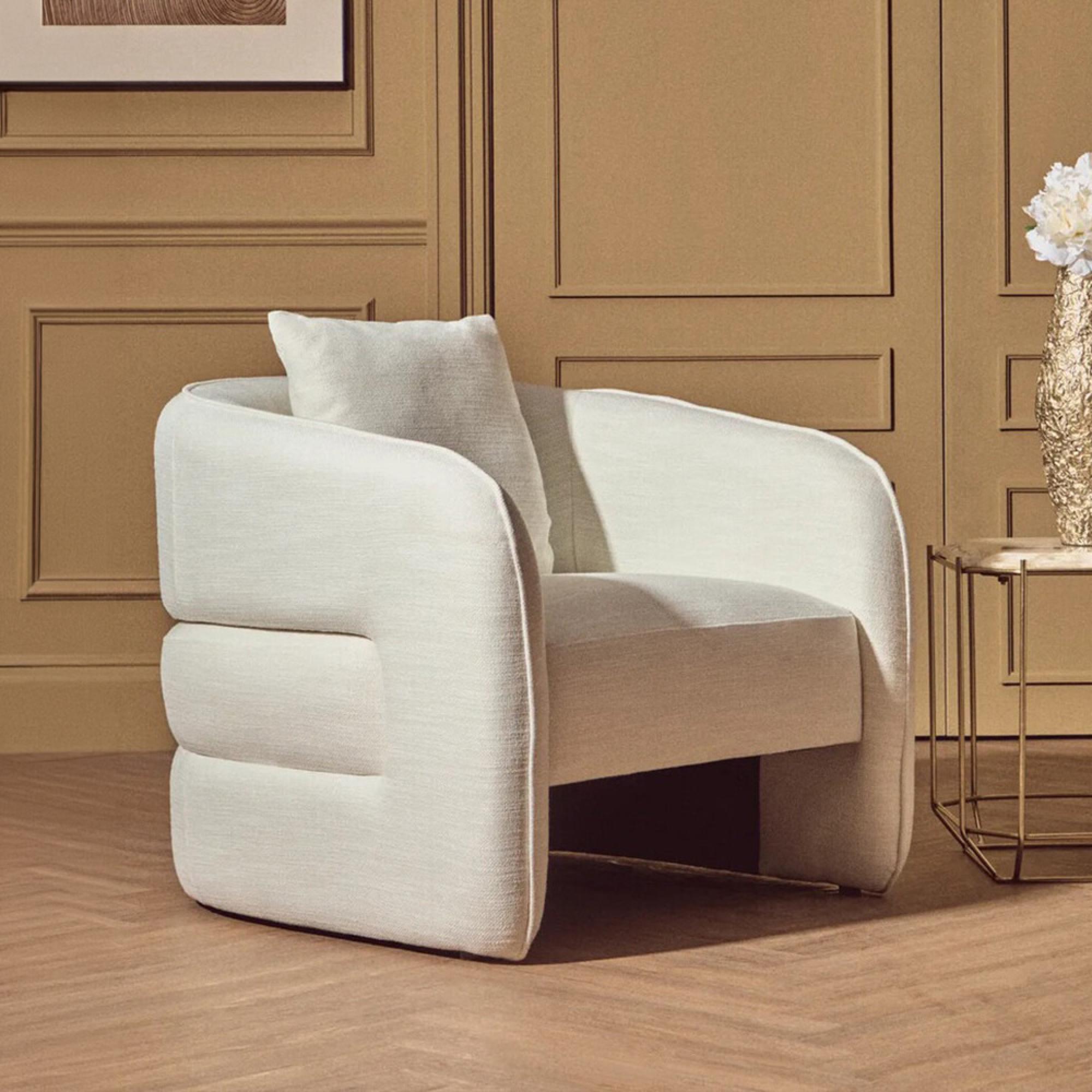 Bilani Chair - Curved - Cream Linen Fabric