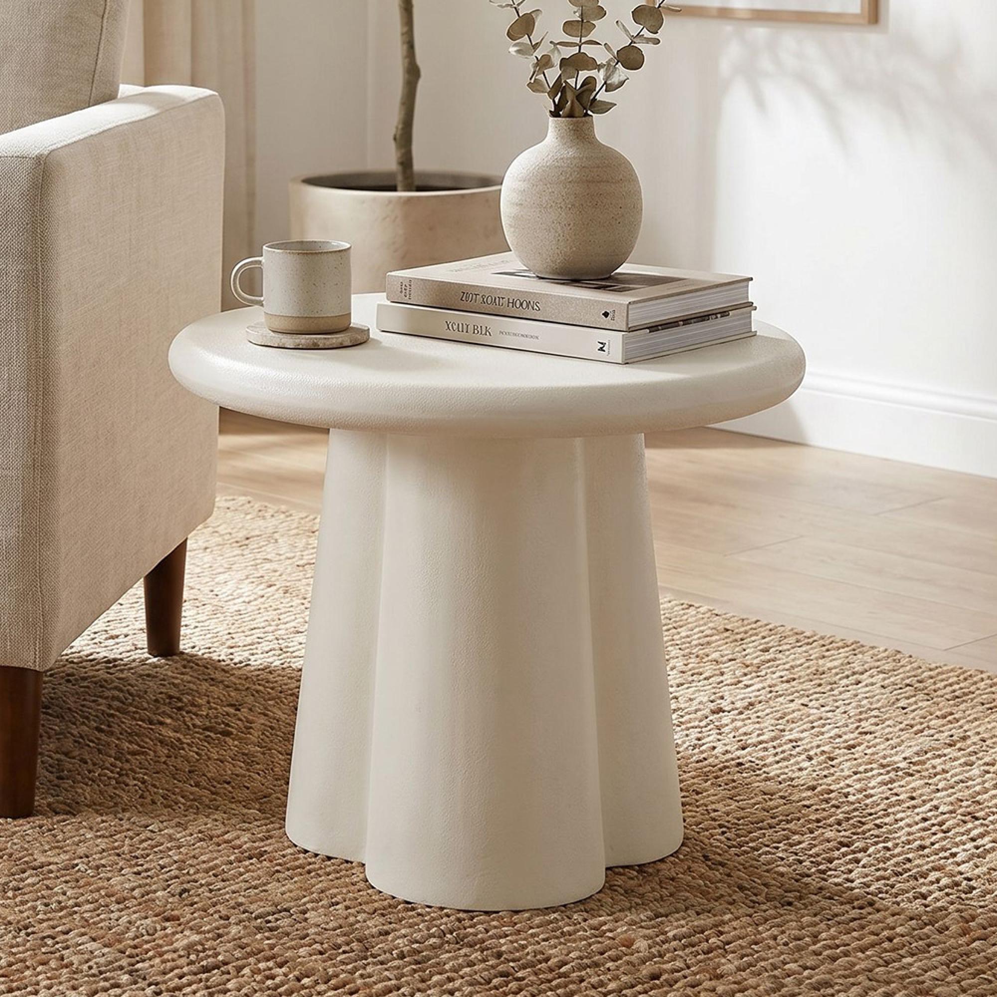Brix Clubs Side Table - Round - Sandy - Concrete