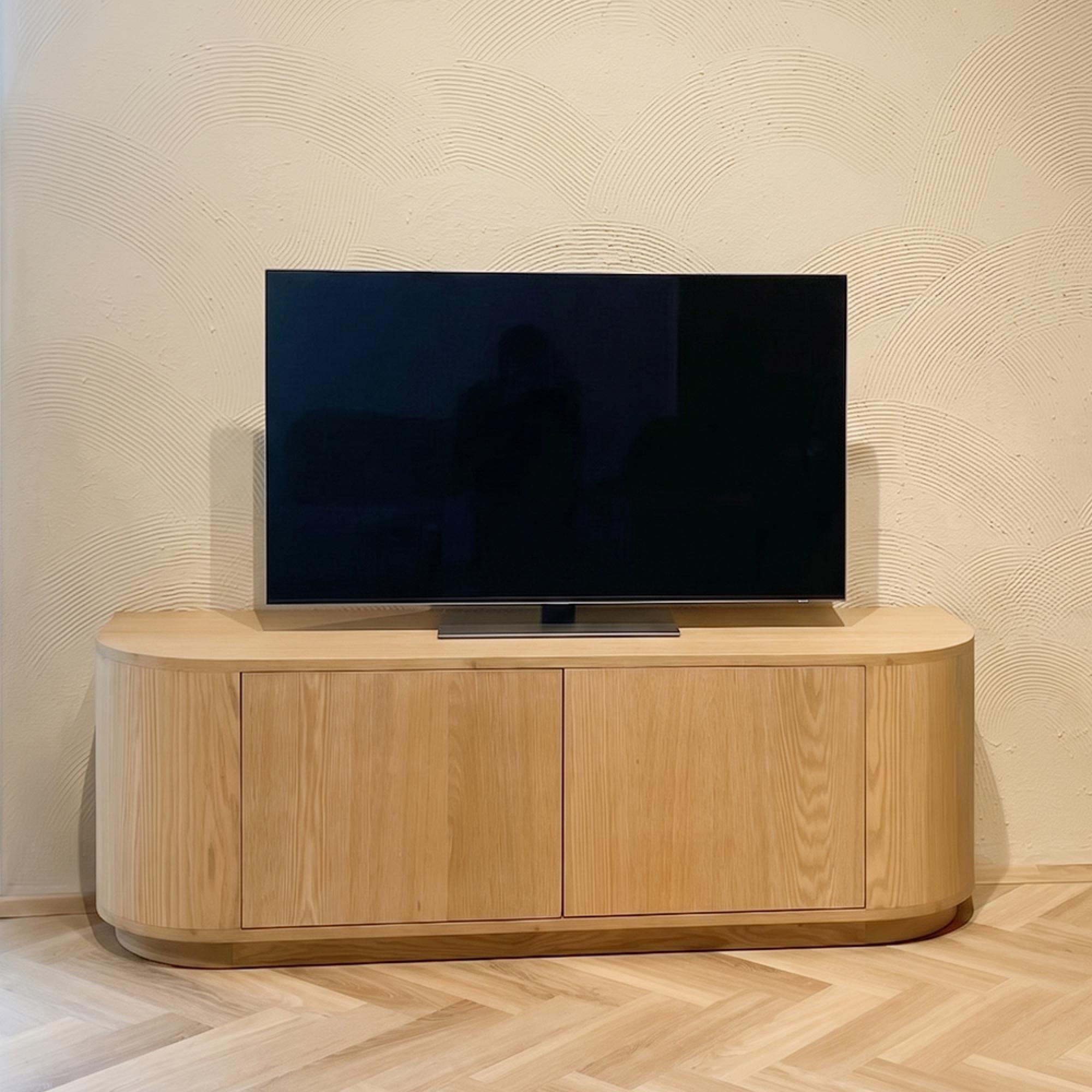 Novero Curved TV Unit - 2 Door - 140cm - Medium - Natural Oak